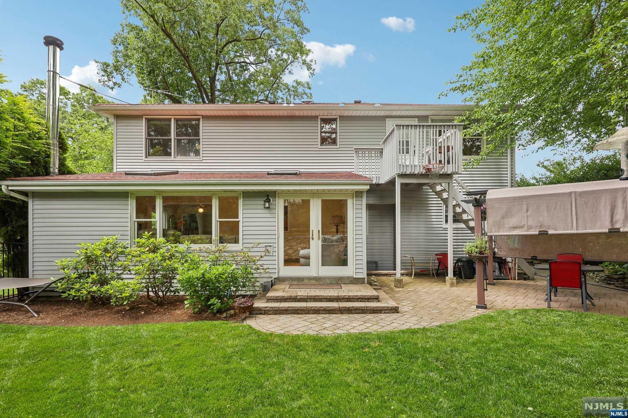 387 Walnut Street
