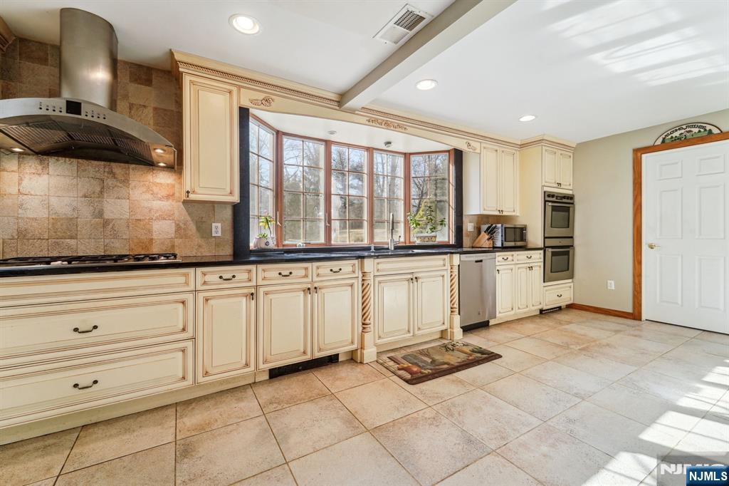 10 Wilton Drive
