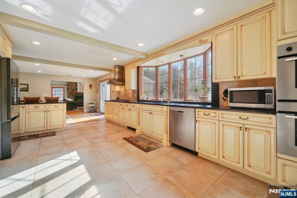 10 Wilton Drive