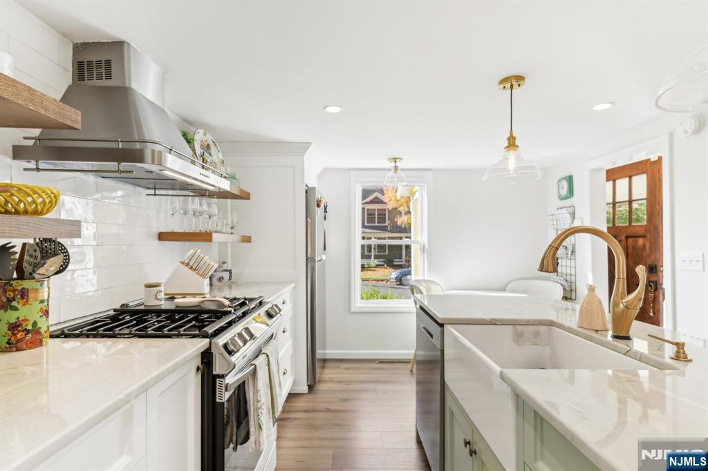18 1st Street