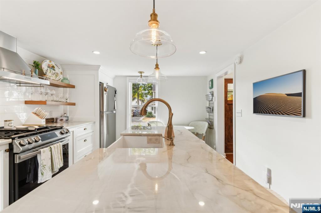 18 1st Street