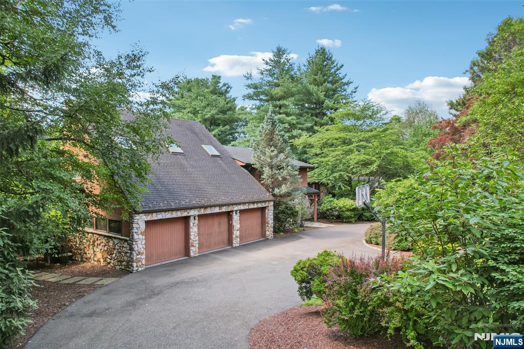 299 Forest Road