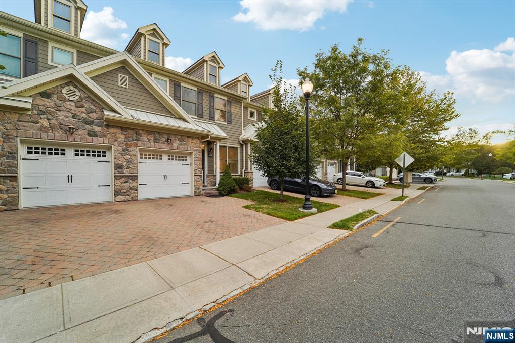 1704 Whitney Lane 1704
