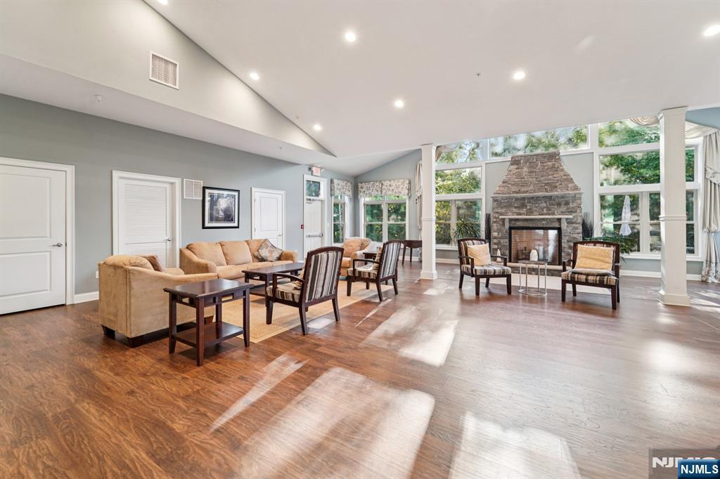 1704 Whitney Lane 1704