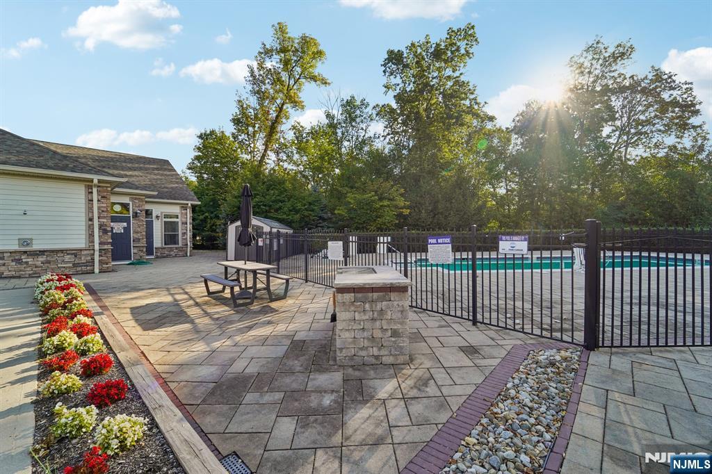 1704 Whitney Lane 1704