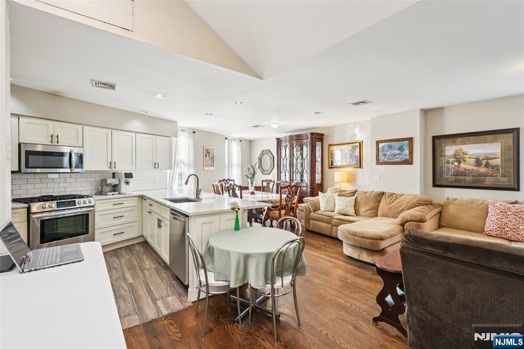 4410 Bergen Turnpike