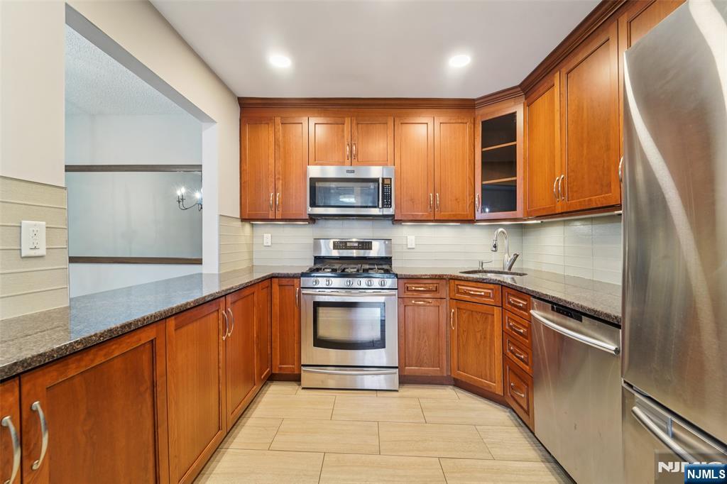 528 Holly Court