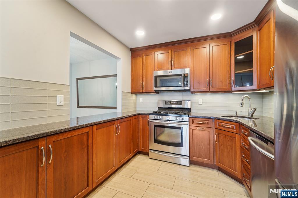 528 Holly Court