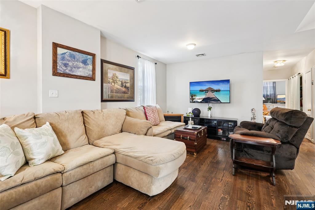 4410 Bergen Turnpike