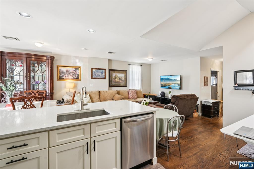 4410 Bergen Turnpike