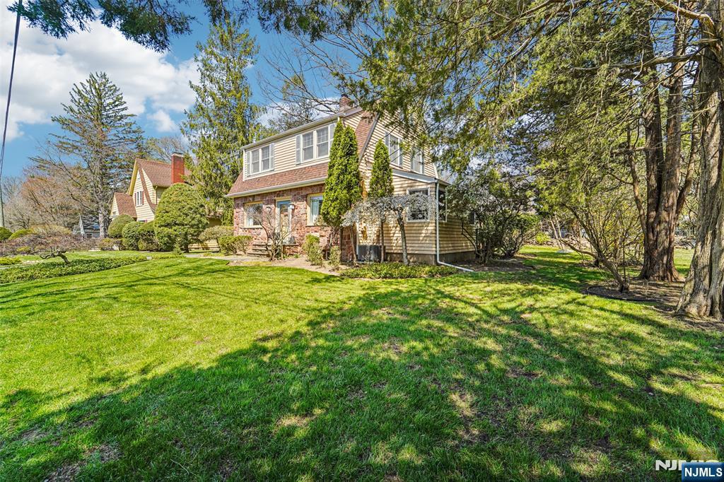 10 Crescent Place
