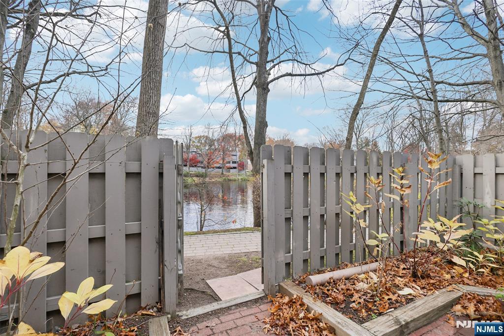 161 Pond Drive 13E
