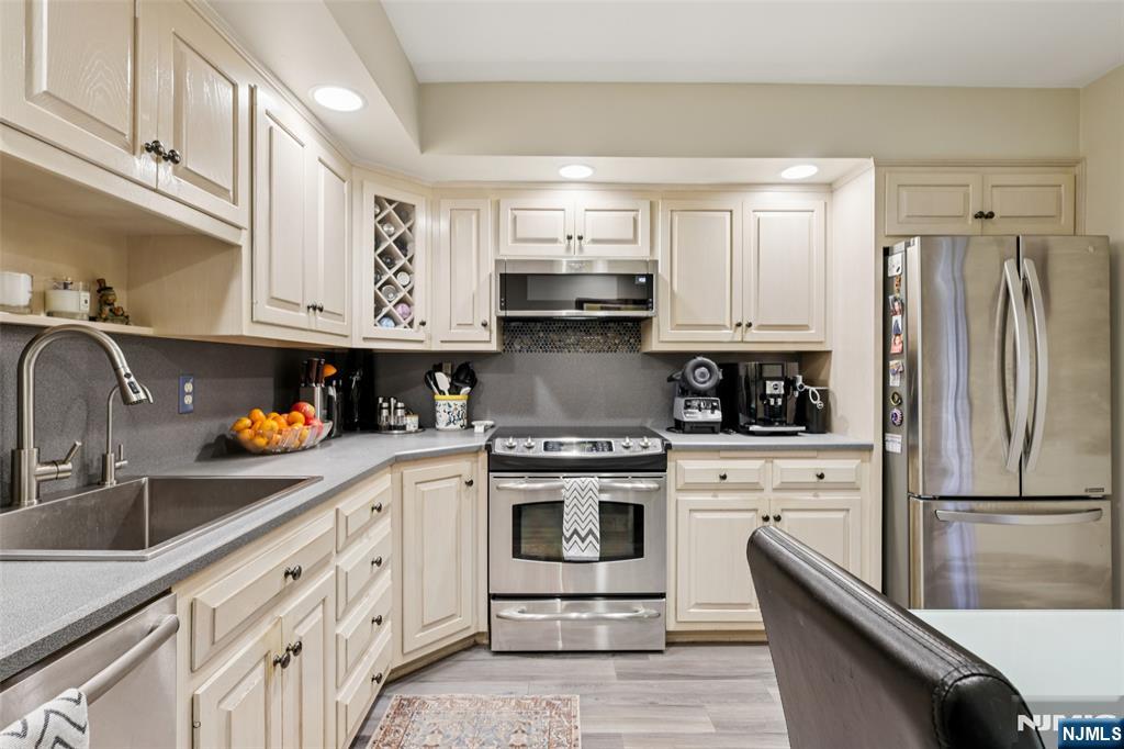 161 Pond Drive 13E