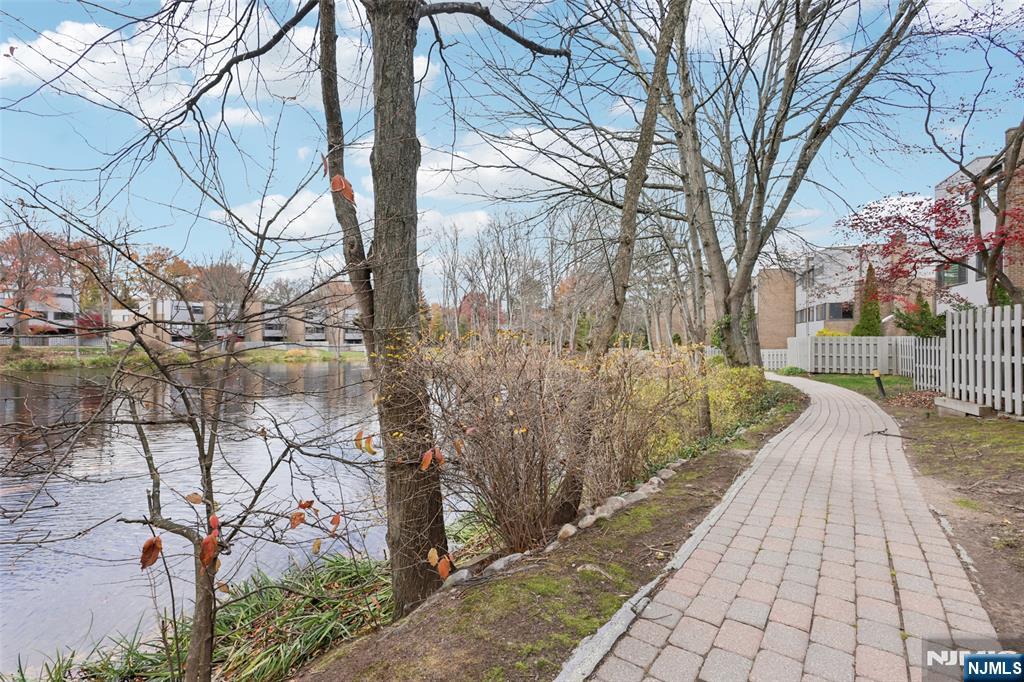 161 Pond Drive 13E