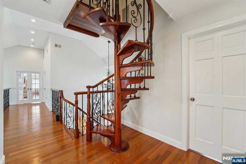17 Riverside Lane