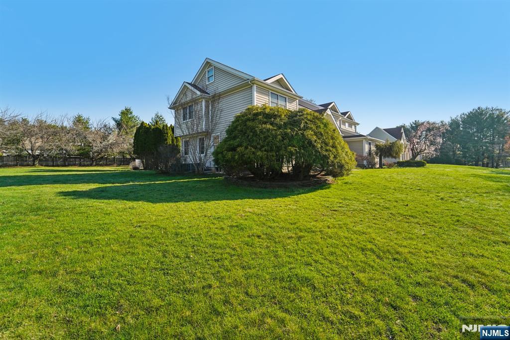 17 Riverside Lane