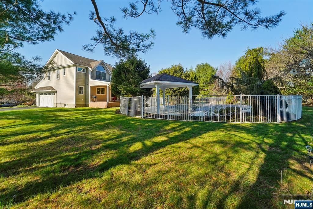 17 Riverside Lane