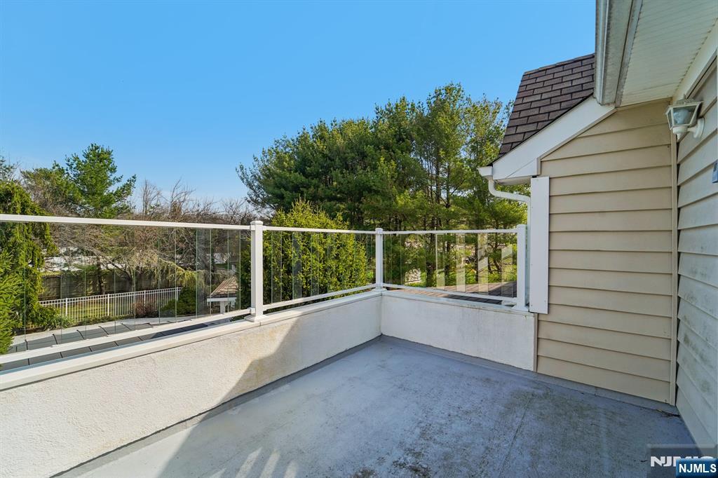 17 Riverside Lane