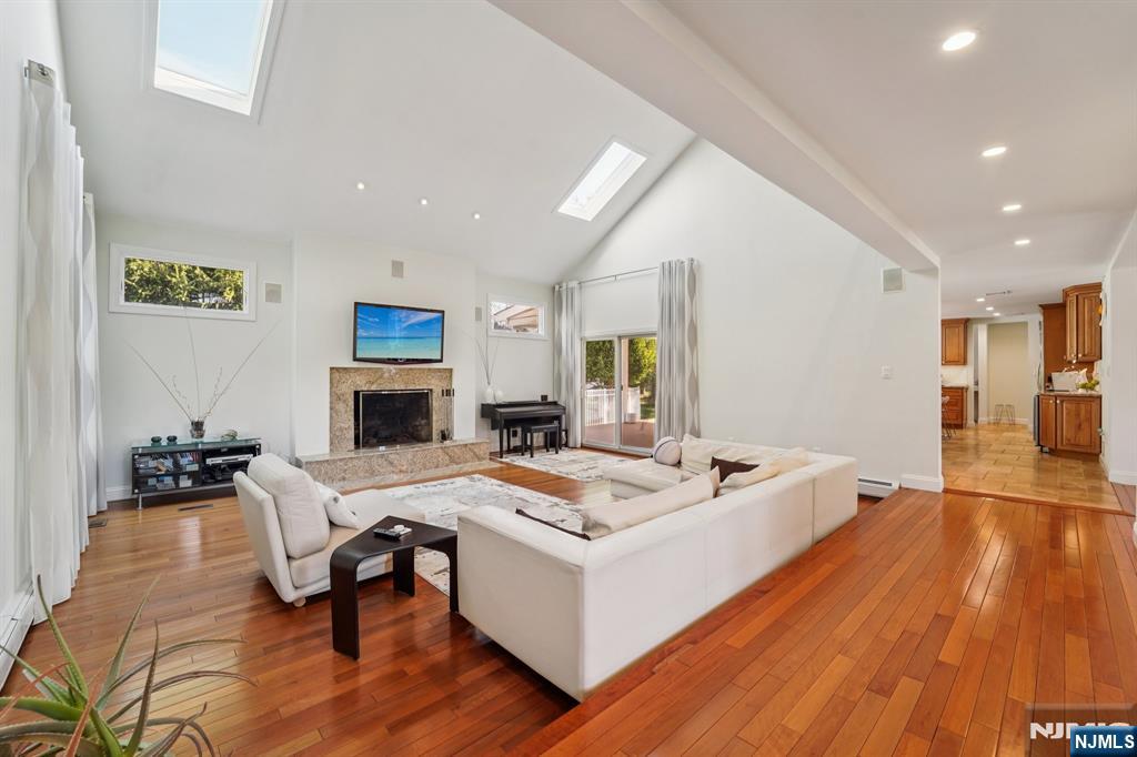 17 Riverside Lane