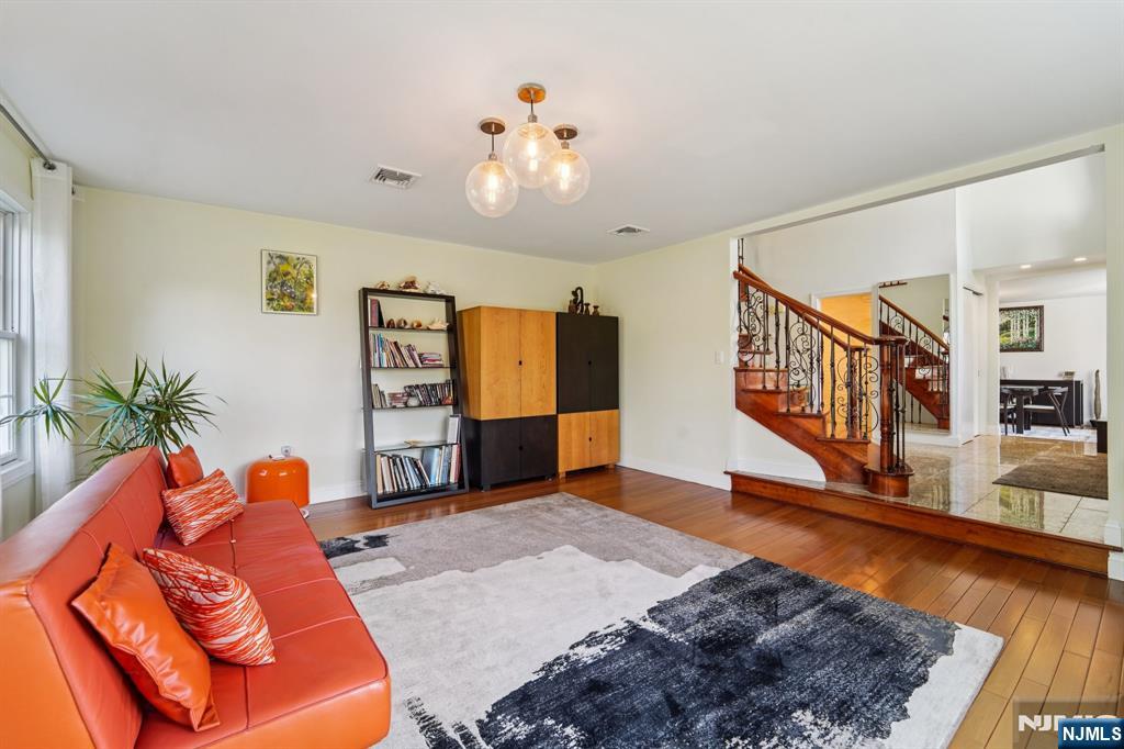 17 Riverside Lane