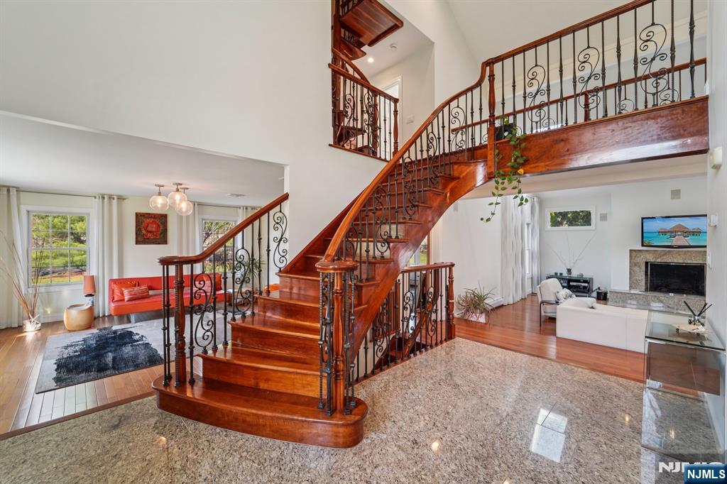 17 Riverside Lane