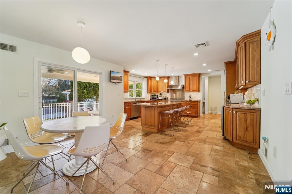 17 Riverside Lane