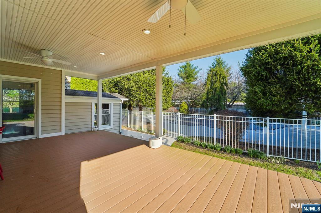 17 Riverside Lane