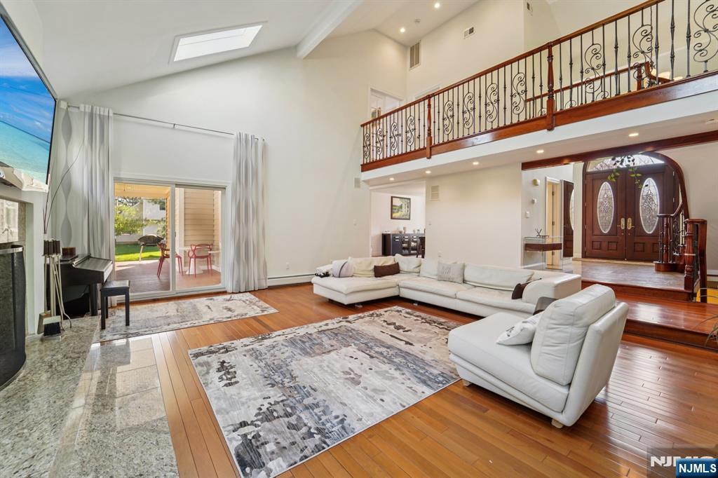 17 Riverside Lane
