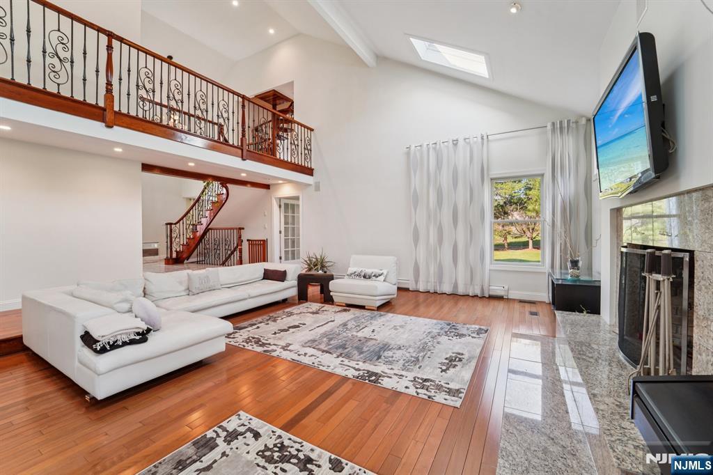17 Riverside Lane