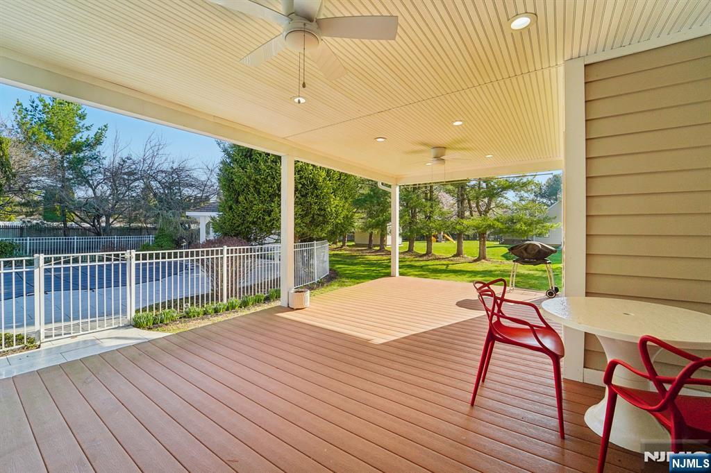 17 Riverside Lane