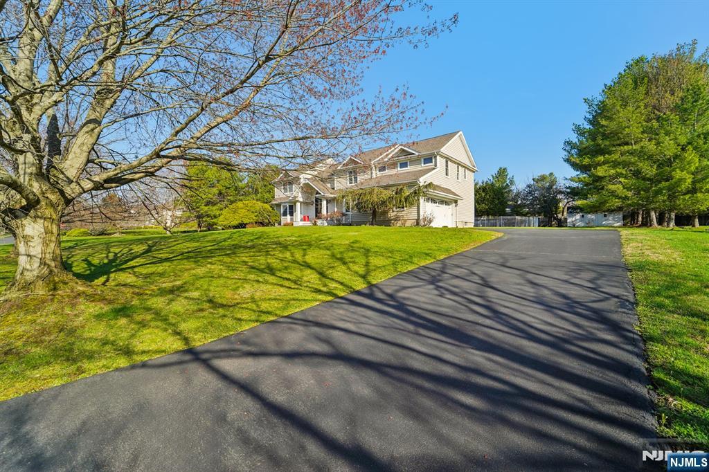 17 Riverside Lane