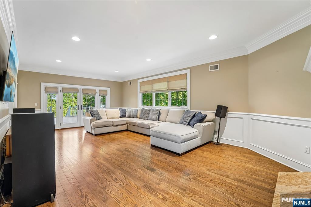 35 Franklin Turnpike