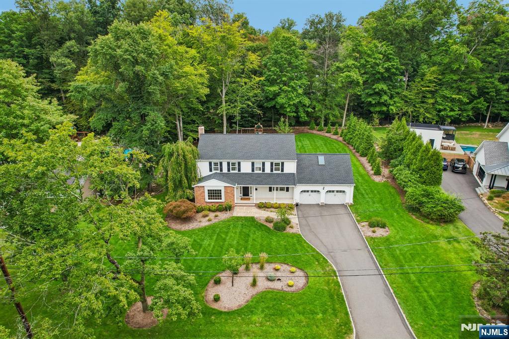 17 Colonial Drive