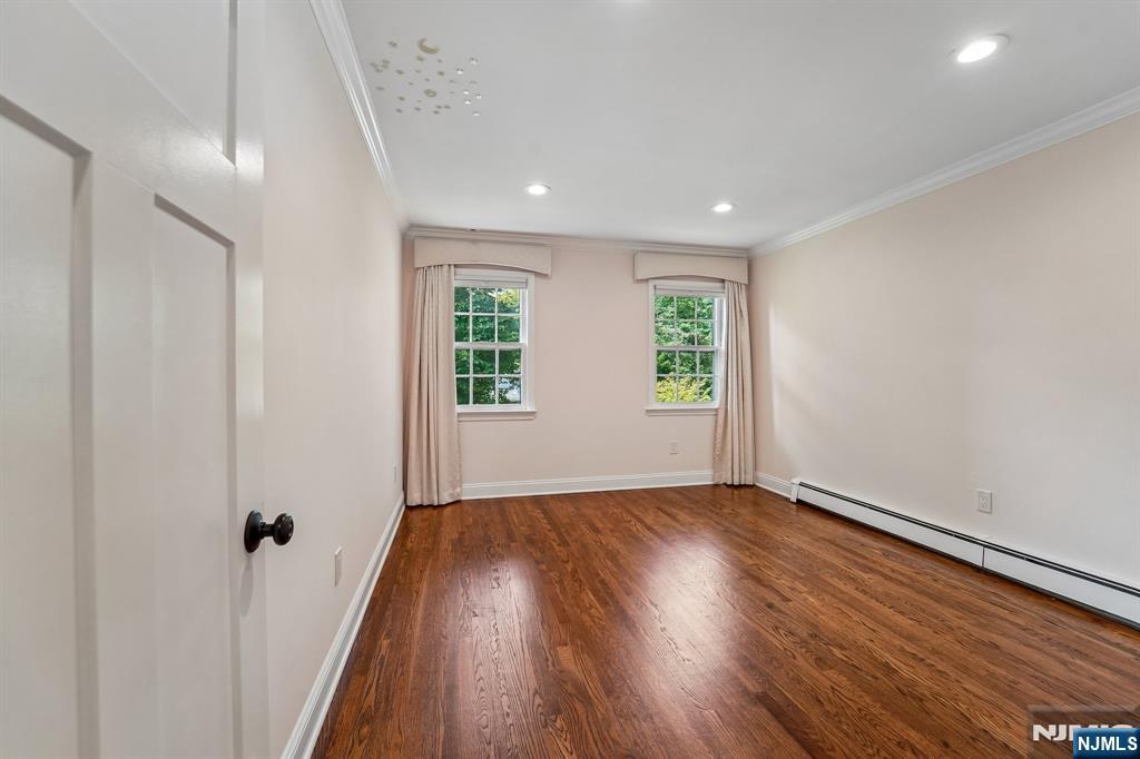 17 Colonial Drive
