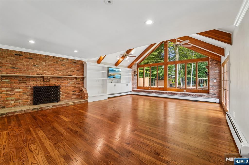 17 Colonial Drive