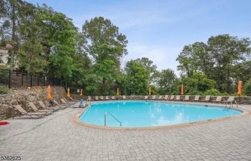 19J Foxwood Dr
