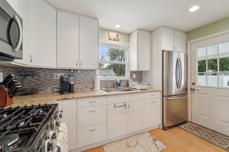 25 Bergen Ave