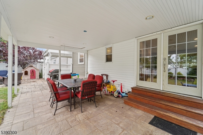 25 Bergen Ave