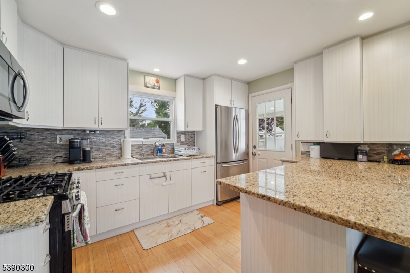 25 Bergen Ave