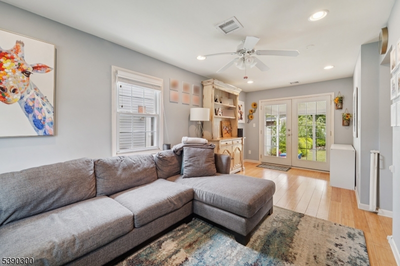 25 Bergen Ave