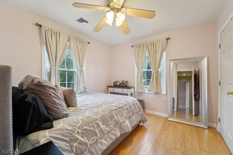 25 Bergen Ave