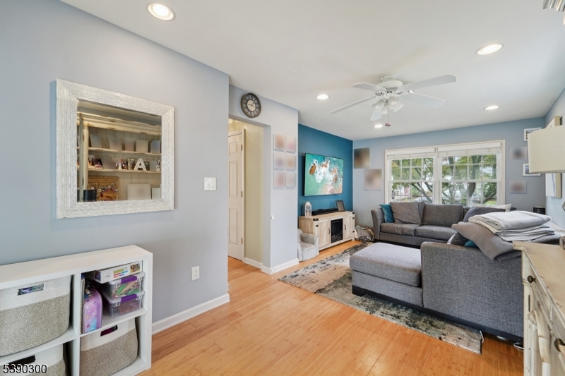 25 Bergen Ave