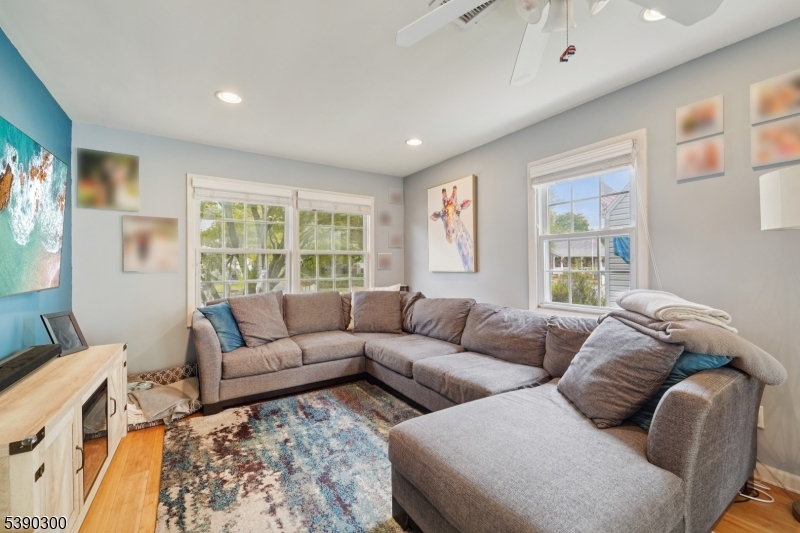 25 Bergen Ave