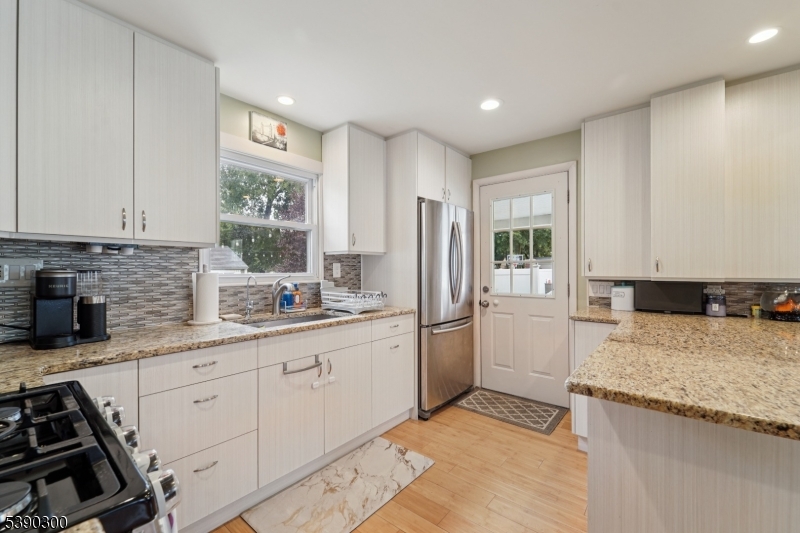 25 Bergen Ave