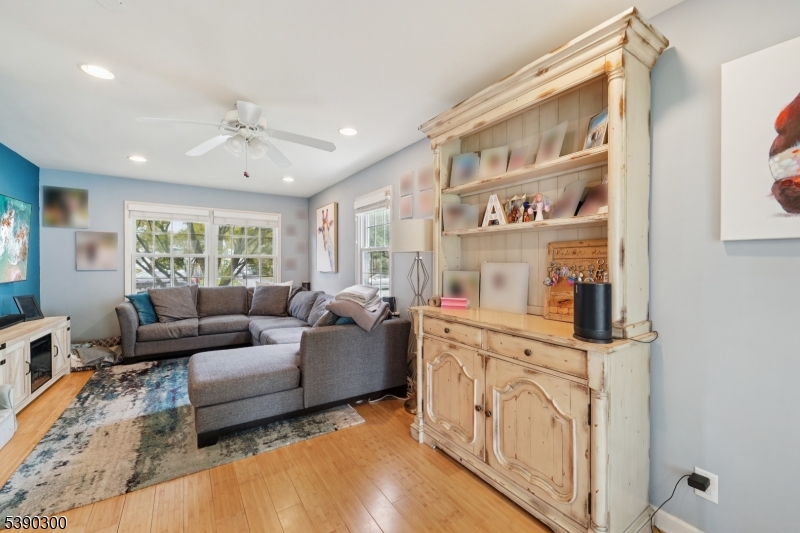 25 Bergen Ave