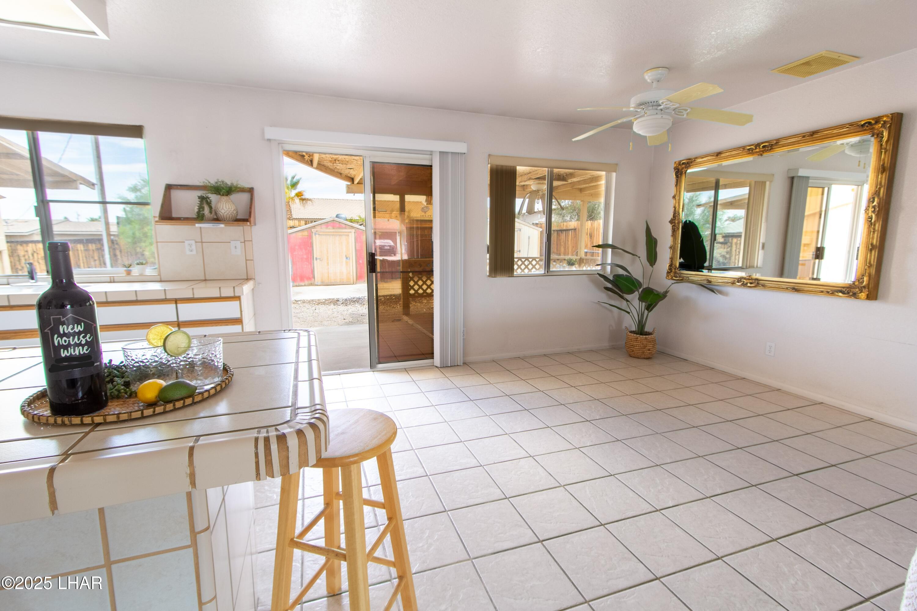 825 Manor Dr