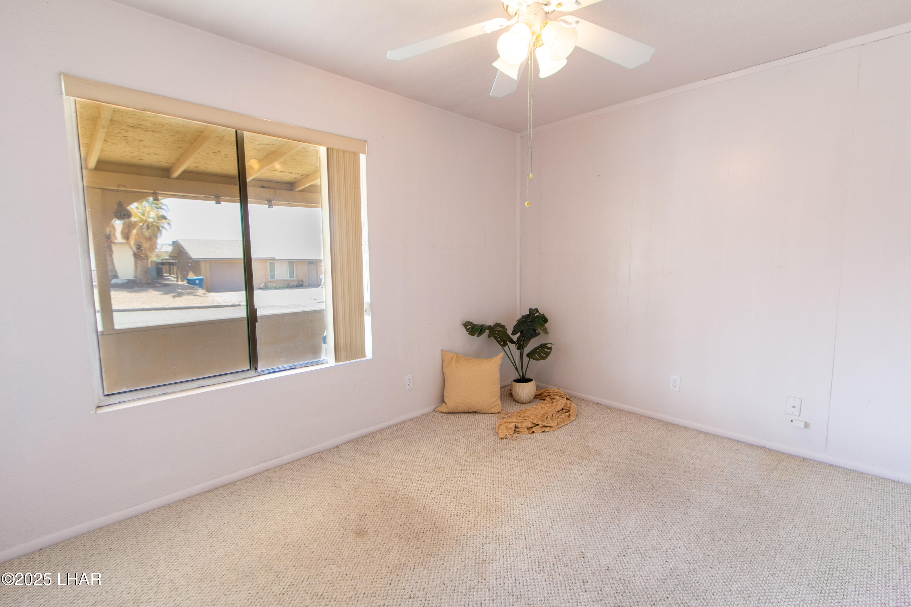 825 Manor Dr