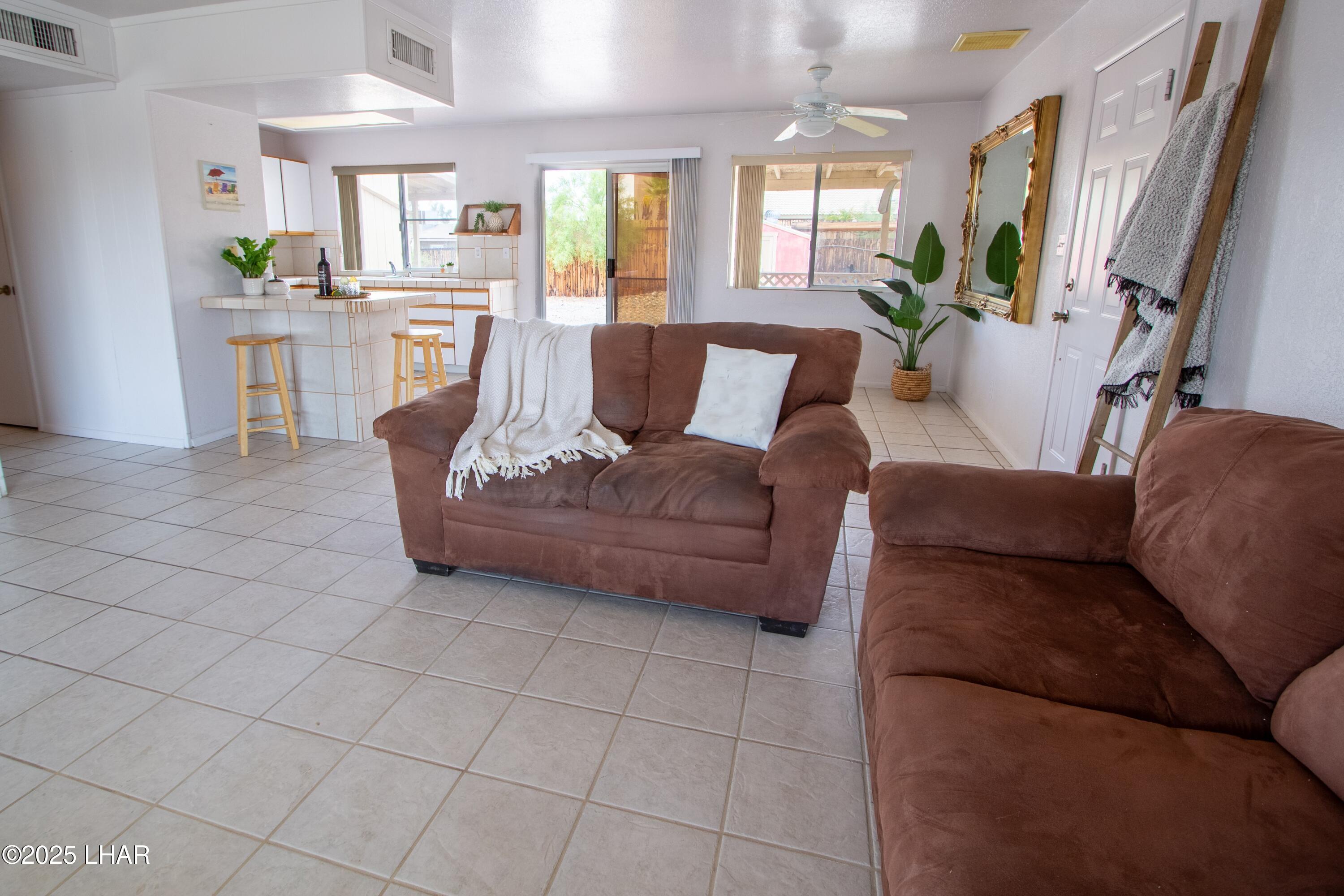 825 Manor Dr