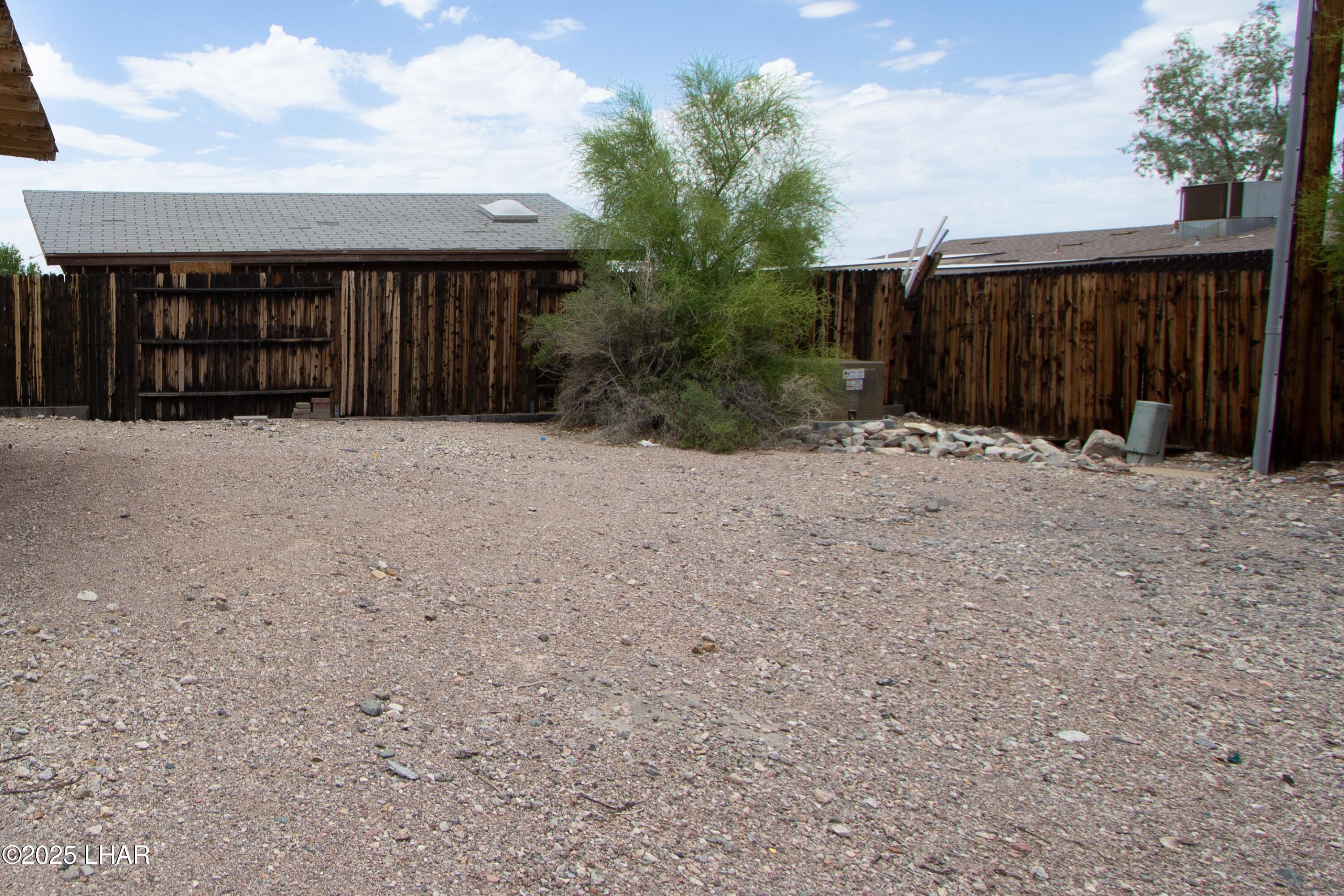 825 Manor Dr