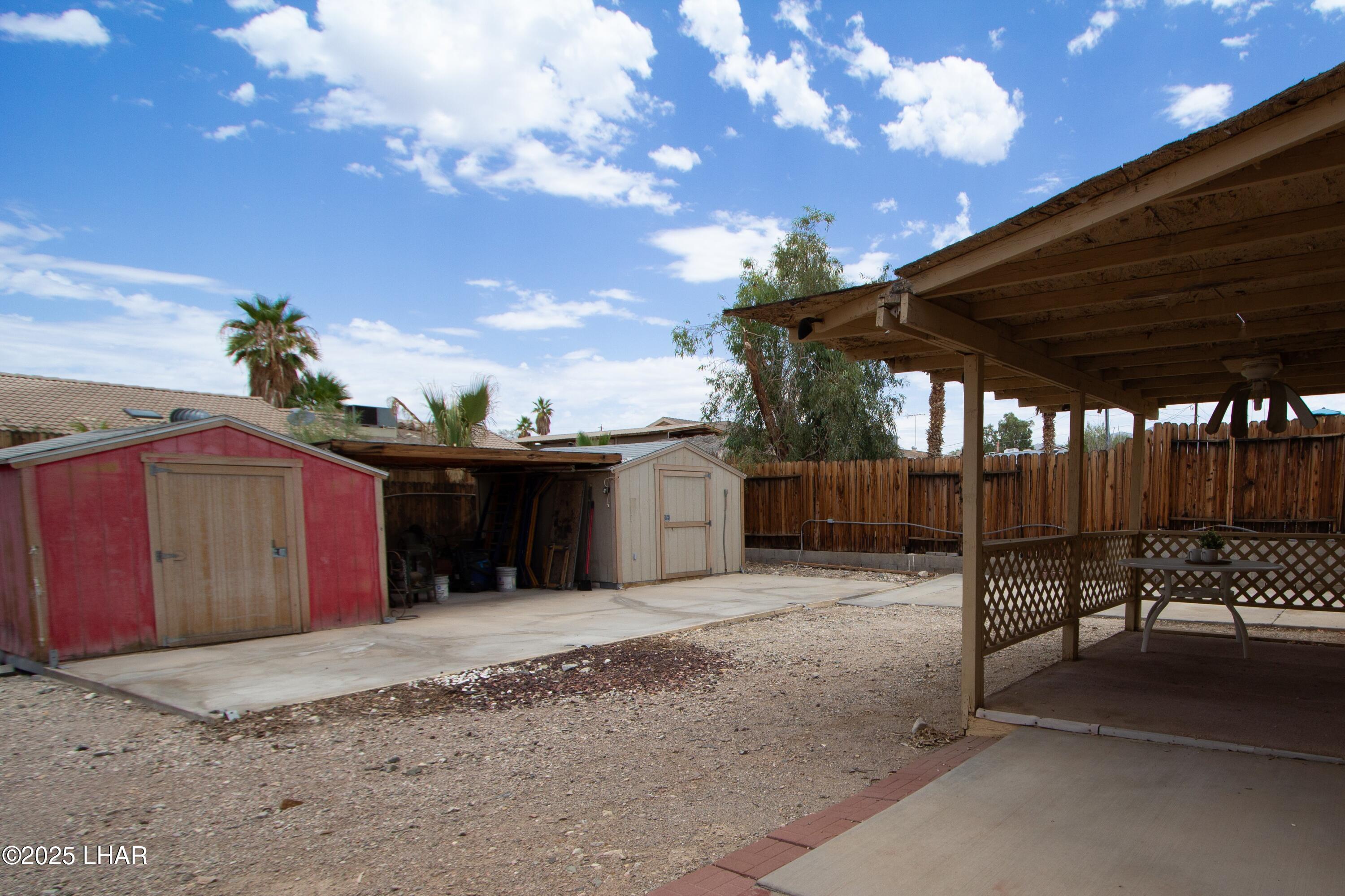 825 Manor Dr